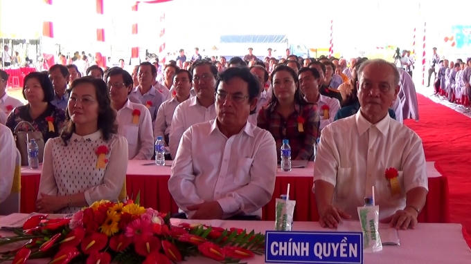 Đông đảo đại biểu tham dự buổi lễ.