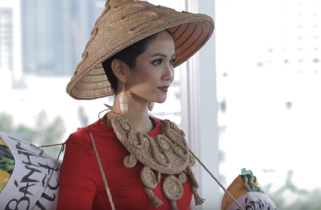 &Aacute; hậu Ho&agrave;ng Yến, Lệ Hằng tư vấn trang phục dạ hội v&agrave; d&acirc;n tộc cho H&rsquo;hen Ni&ecirc;