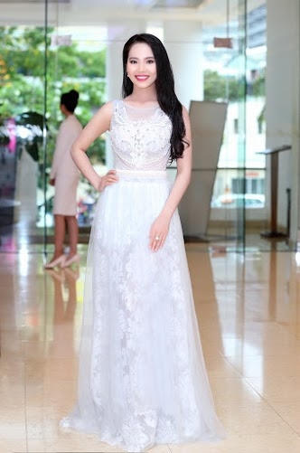 Nụ cười tỏa nắng của Dương Kim Ánh luôn thu hút người đối diện.