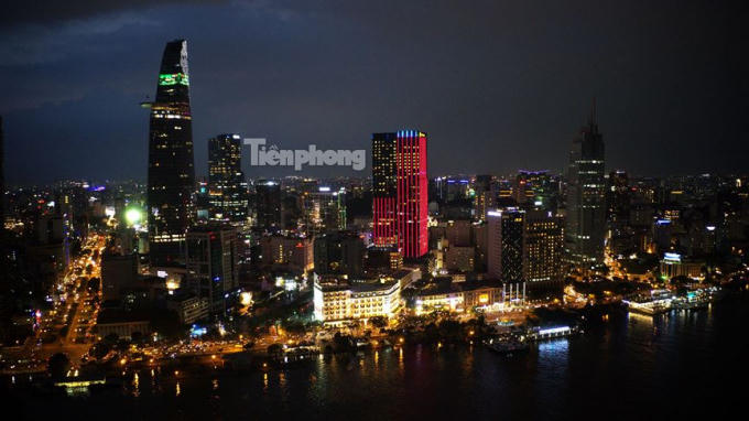 Bến Bạch Đằng nằm ven sông Sài Gòn...