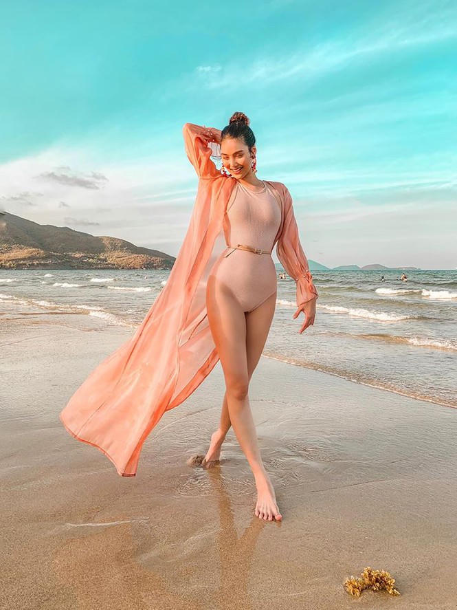 Ngọc Trinh 'thả rông' táo bạo  - ảnh 5