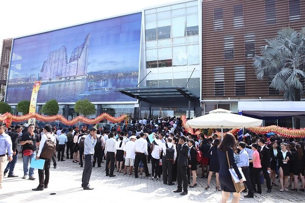 2.000 khách hàng tham dự Lễ khai trương nhà mẫu River City.