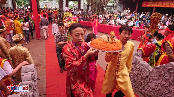 C&aacute;c đo&agrave;n v&agrave;o d&acirc;ng lễ&nbsp;