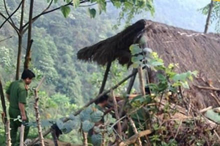 Cơ quan Công an đang tiến hành khám nghiệm hiện trường.