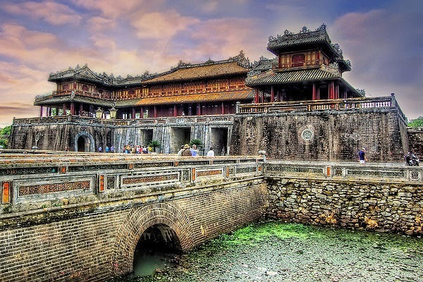 Kinh thành Huế là sự kết hợp độc đáo giữa kiến trúc truyền thống Việt Nam, tư tưởng triết lý phương Đông  cùng  sự ảnh hưởng kiến trúc quân sự phương tây. (Ảnh: Internet)