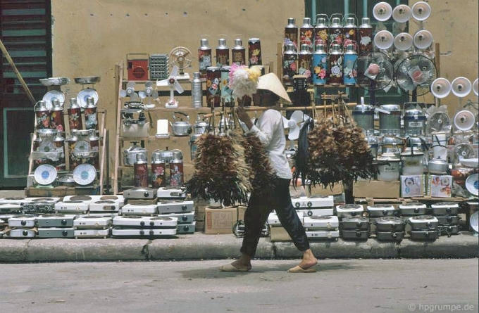 Một cửa h&agrave;ng b&aacute;n đồ gia dụng.