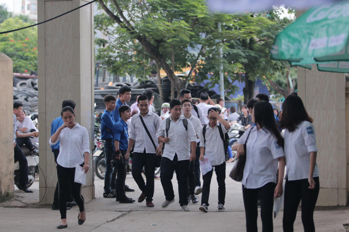 7h30 các thí sinh chính bước vào kỳ thi THPT quốc gia.