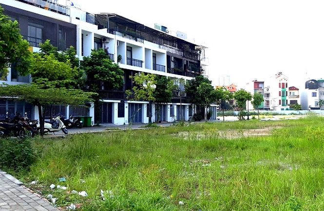 Cũng theo báo Tiền phong, hơn 100 hộ dân tại đây sống trong những ngôi nhà hiện đại giá 3-4 tỷ đồng/căn nhưng đã từng chịu cảnh không nước, không đường đi và không sổ đỏ. Ảnh: Tiền phong