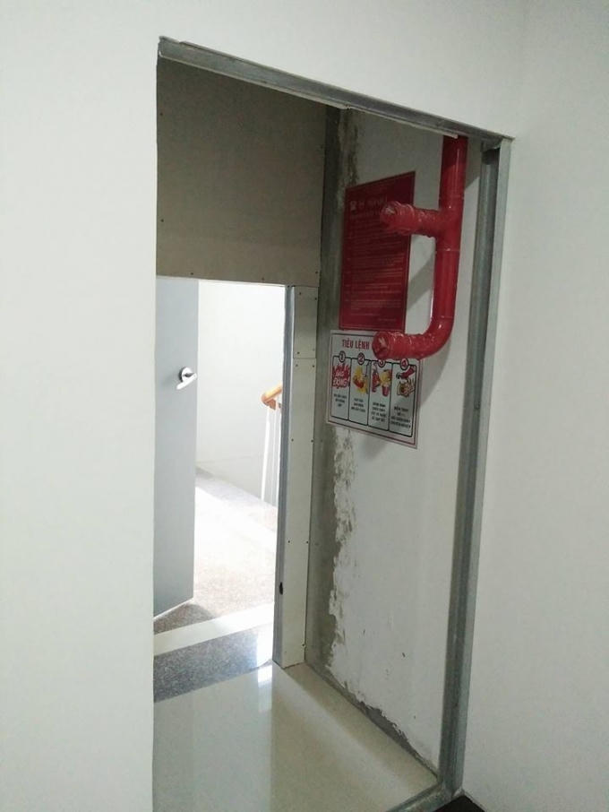 Hệ thống hộp chữa cháy chưa được lắp đặt hoàn thiện.