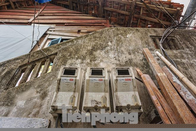 Hơn 20 năm không có người ở, tòa biệt thự Pháp này bị xuống cấp hoàn toàn gây mất mỹ quan đô thị, có nguy cơ đổ sập bất cứ lúc nào.