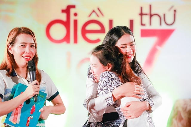 Trang đặc biệt yêu mến Ngọc Hân, là một nhà thiết kế trẻ năng động. Cô ước mong có thể gặp gỡ thần tượng một lần và nhìn thấy bản vẽ của mình trở thành bộ trang phục sống động trước mắt.