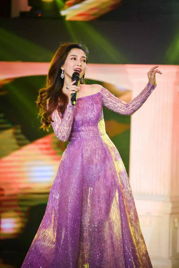 Bởi cô xuất thân từ ca sĩ phòng trà, chỉ hát nhạc ngoại, chưa từng hát nhạc Trịnh Công Sơn.