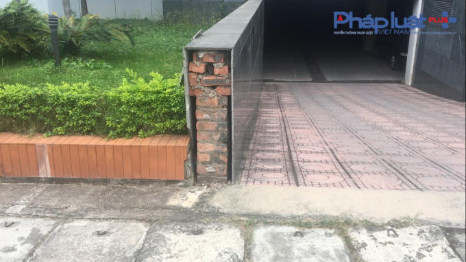 Một điểm xuống cấp khác tại tòa nhà.