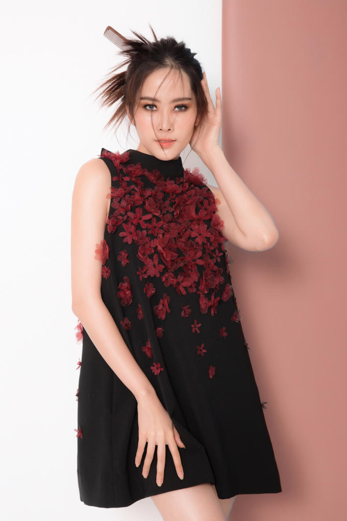 Nam Em trở lại h&igrave;nh ảnh ngọc nữ trong thiết kế của Hoa hậu Hằng Nguyễn