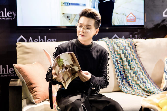 Vũ H&agrave; l&ecirc;n tiếng về phong c&aacute;ch ăn mặc dị biệt