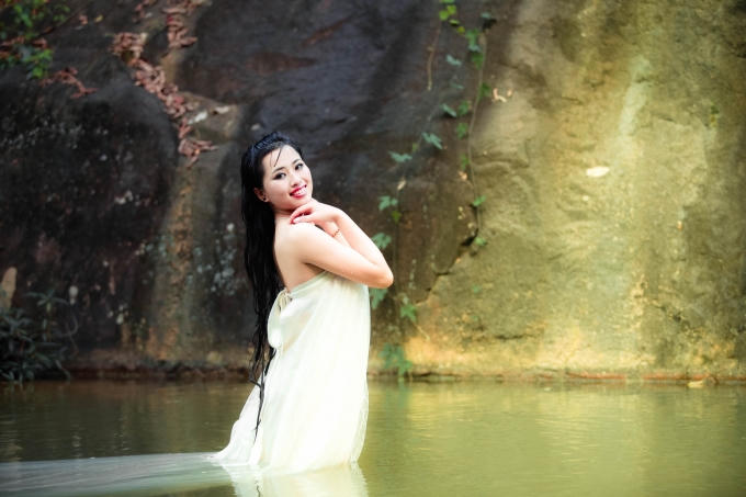 Nguyễn Thị Hương, SBD 145, sinh năm 1995 đến từ Hà Tĩnh. Cô gái này đang theo học lớp K18A2, trường Cao đẳng Nghề Du Lịch – Thương Mại Nghệ An, S127, đường Sào Nam, Cửa Lò, Nghệ An.