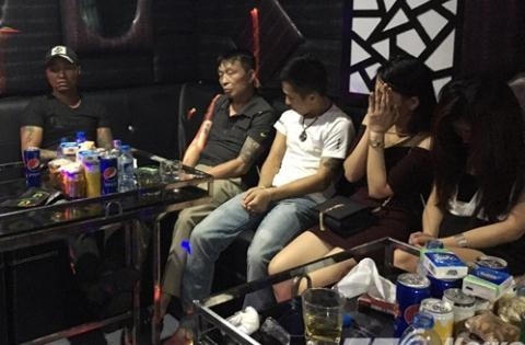 Lực lượng công an đã tạm giữ 4 ô tô, 22 xe máy của các đối tượng. Vụ án đang được điều tra mở rộng.