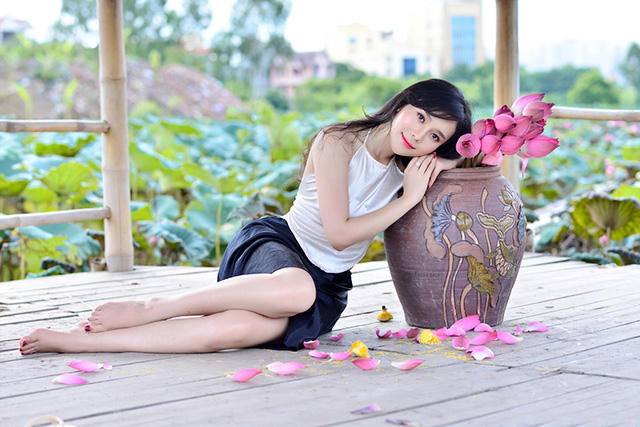 Bộ trang phục tôn lên nét đẹp nữ tính của người con gái