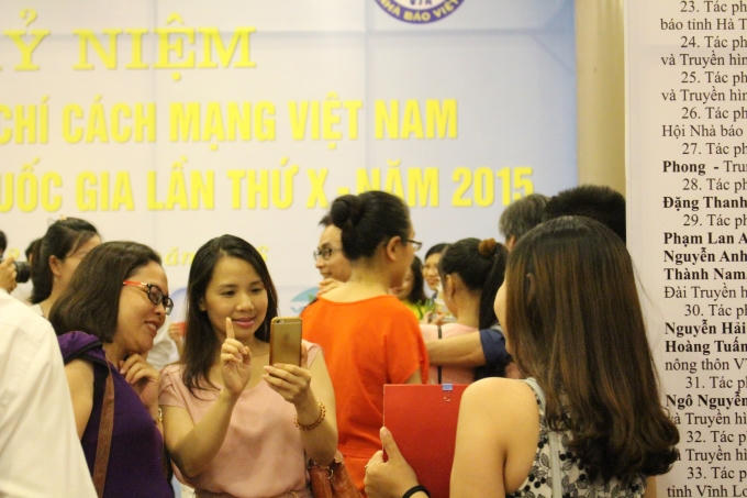 Chụp hình lưu niệm sau Lễ trao giải.