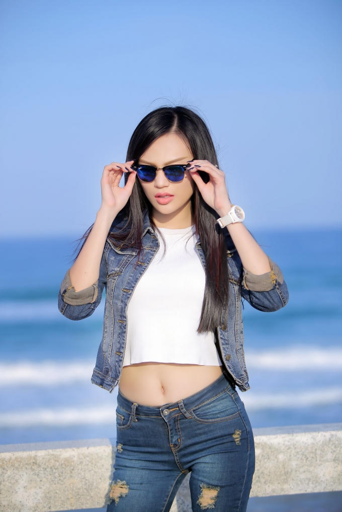 Cao Thùy Linh phơi nắng một tuần để quay MV mới tỉnh giấc