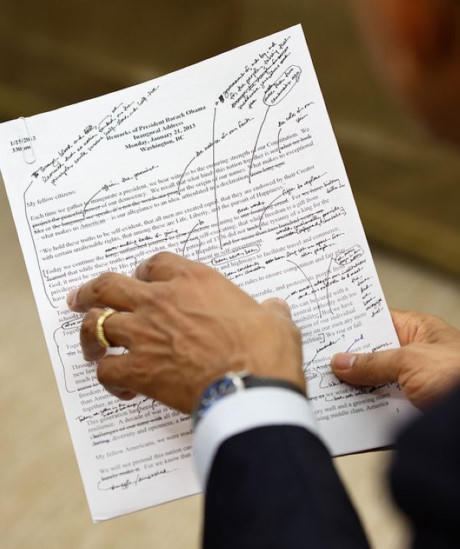 Một bản thảo diễn văn với những ghi chú của Obama
