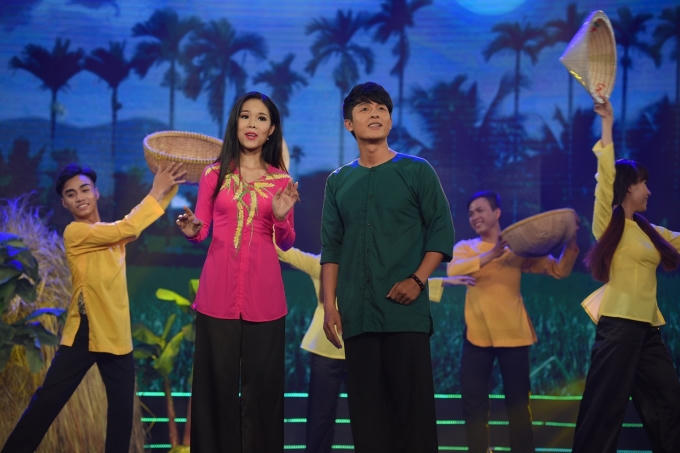 Con g&aacute;i Kim Tử Long bị chồng đ&aacute;nh t&iacute;m t&aacute;i mặt m&agrave;y tr&ecirc;n s&acirc;n khấu