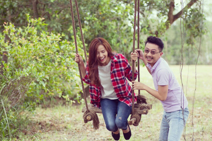 &Aacute; hậu Du lịch ho&agrave;n vũ ho&aacute; g&aacute;i qu&ecirc;, y&ecirc;u chồng của L&acirc;m Vỹ Dạ