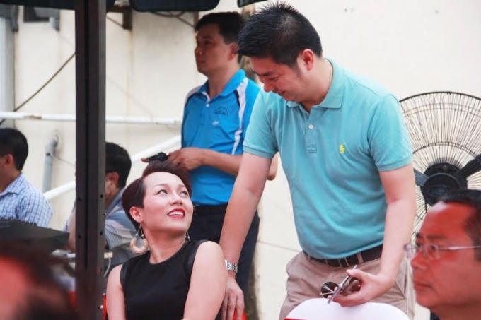 Thái Thùy Linh luôn được chồng tháp tùng trong mọi sự kiện