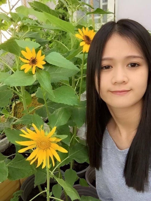 Hồng Kiều thích thú bên thành quả của mình.