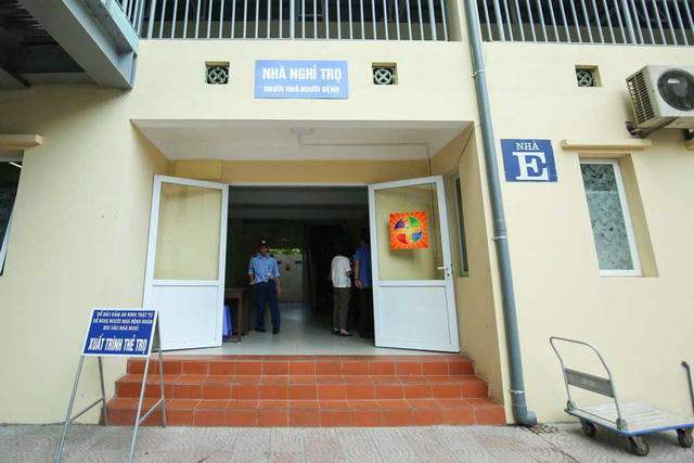 Mới đây, bệnh viện Việt Đức đã đưa vào sử dụng khu tiện ích cho bệnh nhân, trong đó có khu nghỉ trọ giá rẻ cho người nhà bệnh nhân ngay trong khuôn viên của bệnh viện.