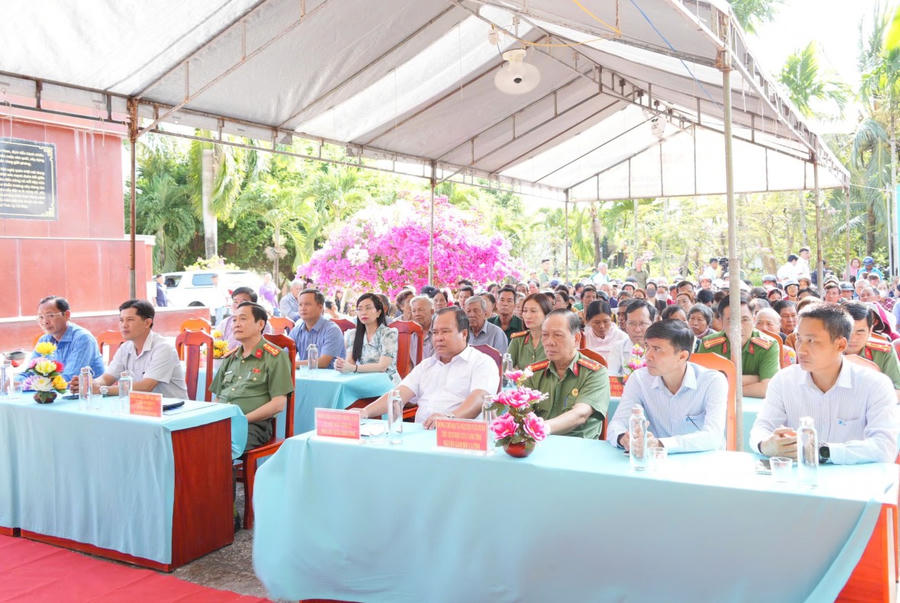 Đại biểu tham dự buổi chúc Tết.