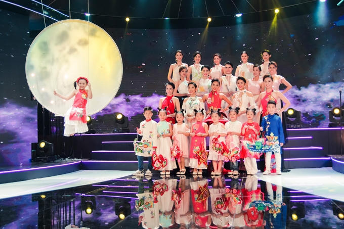 Phương Thanh thể hiện lại hit 'bự' đầu ti&ecirc;n trong sự nghiệp tr&ecirc;n s&acirc;n khấu S&agrave;i G&ograve;n đ&ecirc;m thứ 7