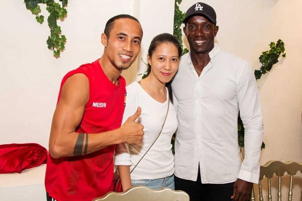 Phạm Anh Khoa gặp gỡ tuyển thủ Ronney Johnsen v&agrave; Dwight Yorke