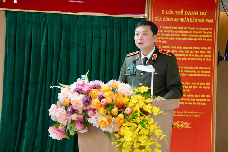 Thiếu tướng Nguyễn Tiến Trung, Giám đốc Công an tỉnh phát biểu tại buổi làm việc.