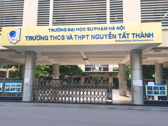 Đúng 7h30, thí sinh chính thức bắt đầu làm bài thi môn Ngữ văn.