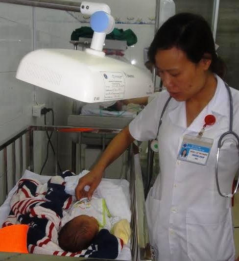 Cháu bé được cứu sống sau khi người mẹ bị tử vong do tai nạn giao thông. Hiện đang được các y bác sỹ tận tình chăm sóc.