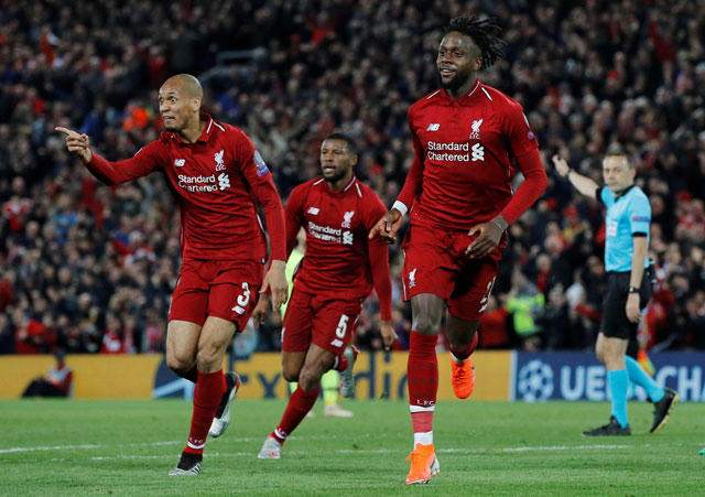 Origi làm cẩu trường Anfield nổ tung với bàn thắng nâng tỷ số lên 4-0.