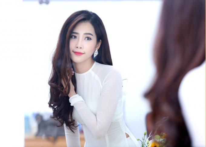 Ngẩn ngơ vẻ đẹp đến nao lòng của Nam Em trong tà áo dài trắng Tình Bolero 2016