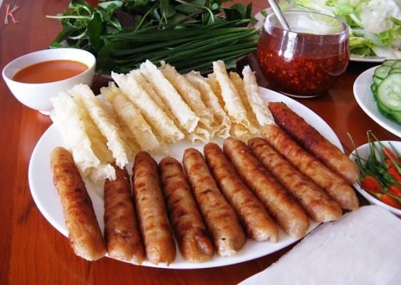 Món nem nướng ở Đà Lạt khá nổi tiếng.