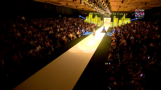 Bản tin Thời trang Plus số 17: Những con số ấn tượng của Tuần lễ thời trang quốc tế Việt Nam xu&acirc;n h&egrave; 2017