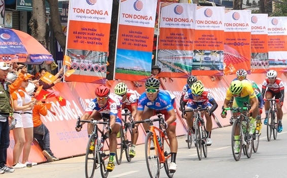Cuộc đua nhận được sự quan tâm của khán giả cổ vũ ở các địa phương. Ảnh:Ngọc Vũ