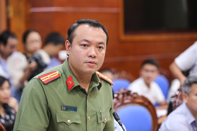 CÃ´ng an triá»u táº­p má»t sá» ngÆ°á»i nghi Äá» dáº§u tháº£i xuá»ng nguá»n nÆ°á»c sÃ´ng ÄÃ  - áº¢nh 1.