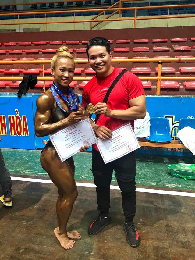 Hoàng quyết định lùi về làm hậu phương cho vợ tập trung thi đấu