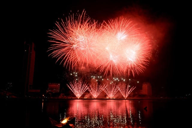 Pháo hoa đêm Hỏa - Đội Áo.