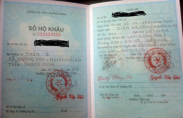 Cuốn sổ hộ khẩu có giá 5 triệu đồng của anh N. nhưng sau khi PV làm việc với Đảng ủy xã, cuốn sổ này đã bị Công an xã thu lại, với lý do: Chưa có giấy tờ mua bán nhà ở hợp pháp.