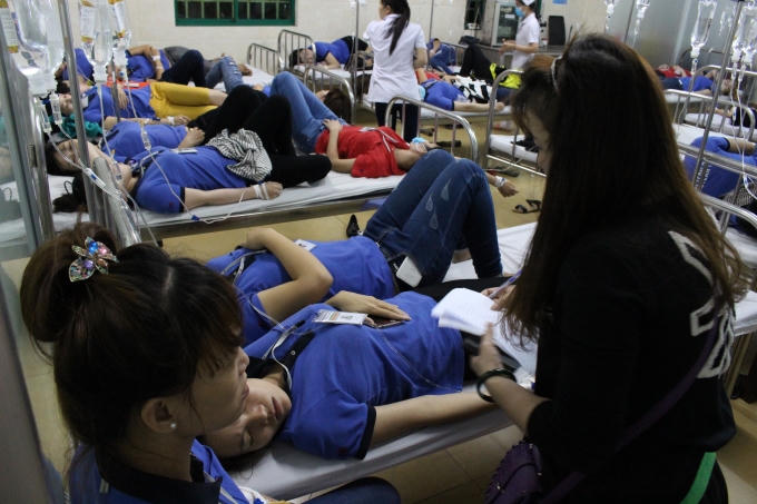 Các công nhân đều nôn ói, chóng mắt, ngất xỉu sau bữa ăn chiều