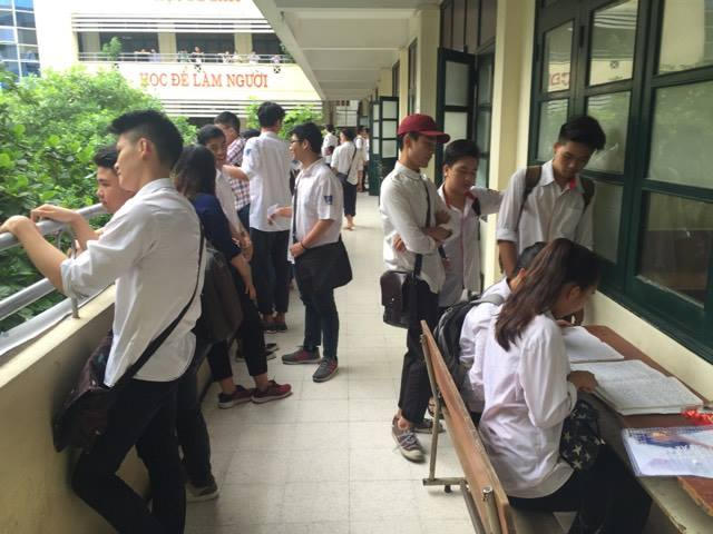 Gần 900.000 thí sinh bước vào buổi thi THPT quốc gia đầu tiên