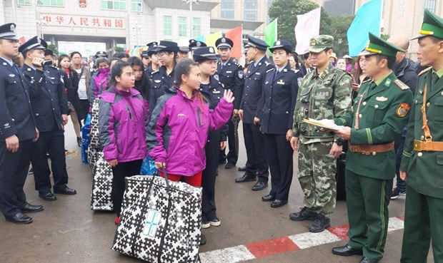 Các cô gái trong ngày về Việt Nam. Ảnh: Công an Quảng Ninh.