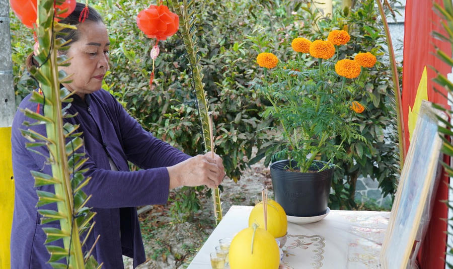 Người dân Cà Mau lập bàn thờ Tổ quốc, thành kính “mời Bác về ăn Tết”, đã trở thành nét đẹp truyền thống, được gìn giữ và truyền từ thế hệ này sang thế hệ khác.