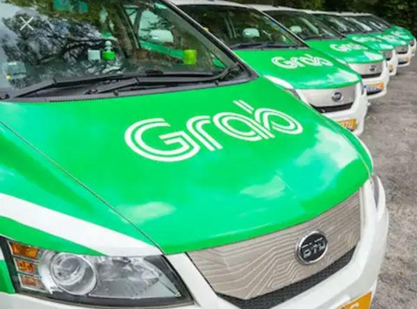 Ngày 28/01/2016, ứng dụng đặt xe GrabTaxi công bố đổi tên thương hiệu thành Grab (Bỏ chữ Taxi).